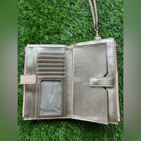 Guess Wallet - Picture 2 of 2